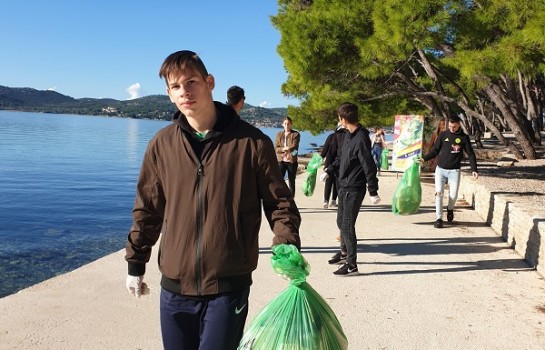 Održana akcija čišćenja uvale Soline u Biogradu na Moru